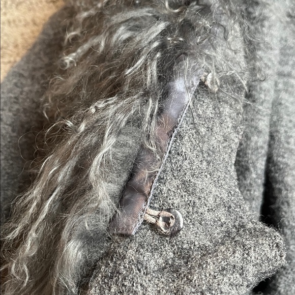 Chic Gray wool jacket with real lamb fur, medium size woman! So warm, chic - Picture 10 of 17